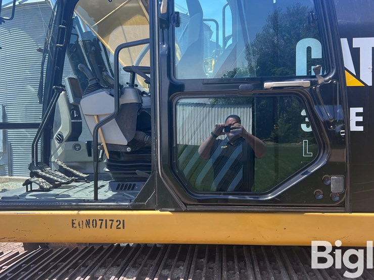 2013-caterpillar-320e-image-11
