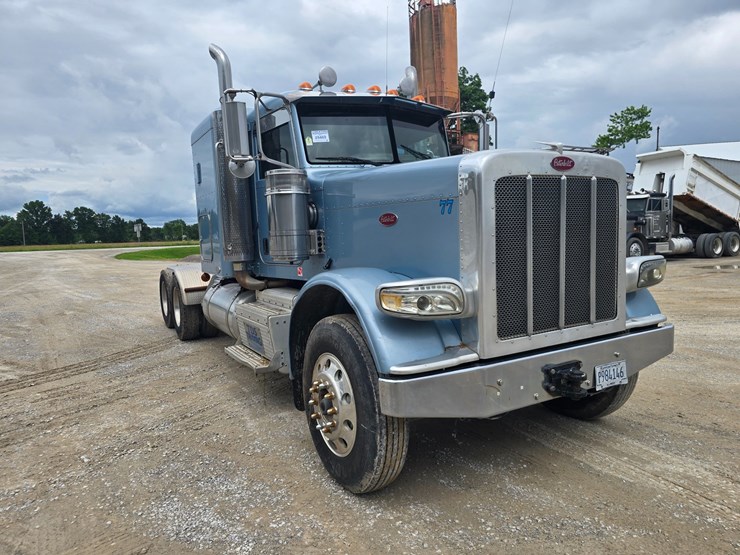 2011-peterbilt-388-image-33