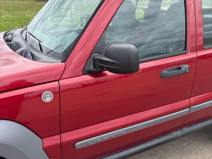 2005-jeep-liberty-sport-image-16