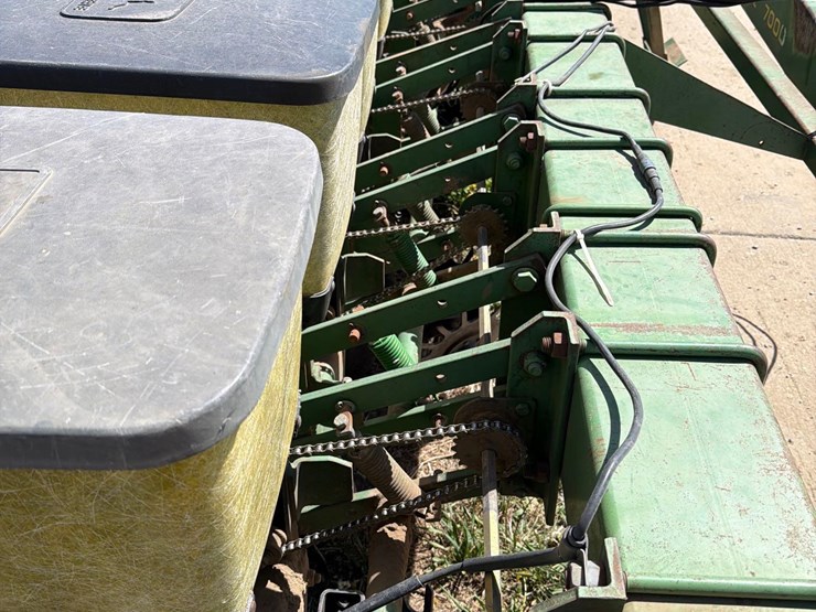 john-deere-7000-image-29