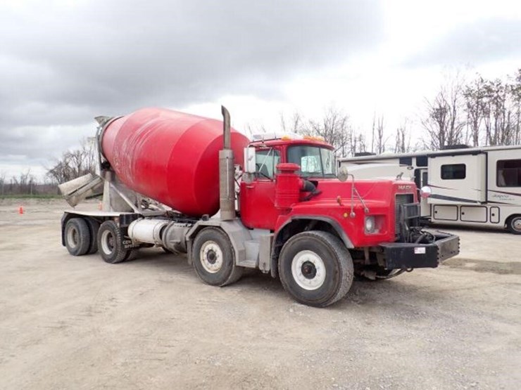 1999-mack-rb690s-image-3
