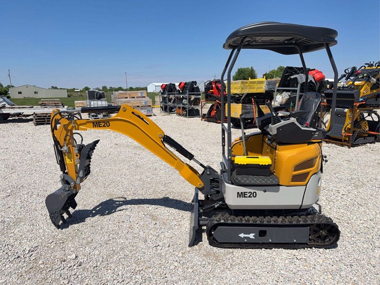 2026-me20-mini-excavator-image-2