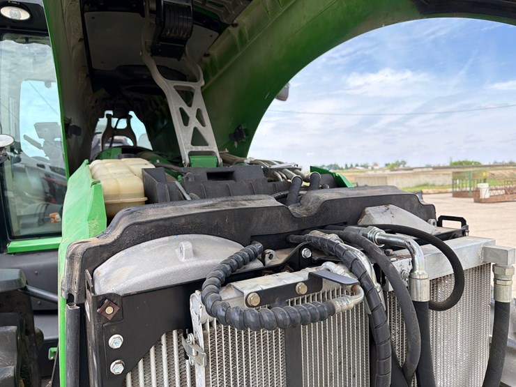 2012-john-deere-8310r-image-39