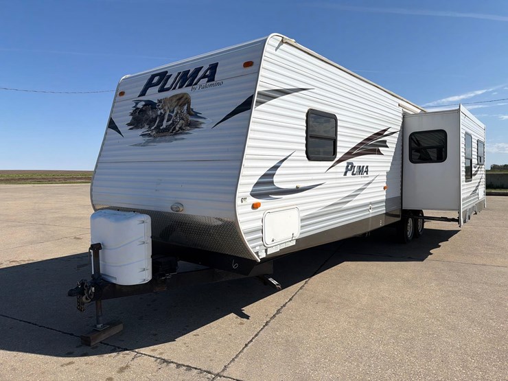 2011-puma-31ft-bumper-hitch-camper-image-1