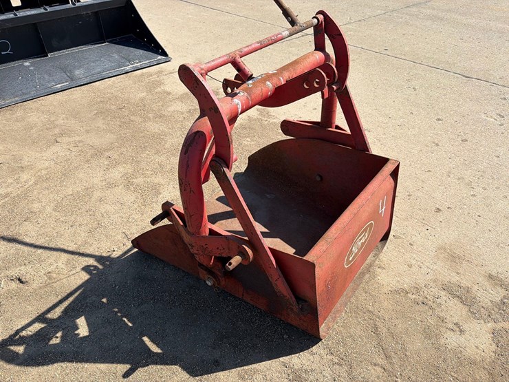 ford-26”-3pt-bucket-image-3