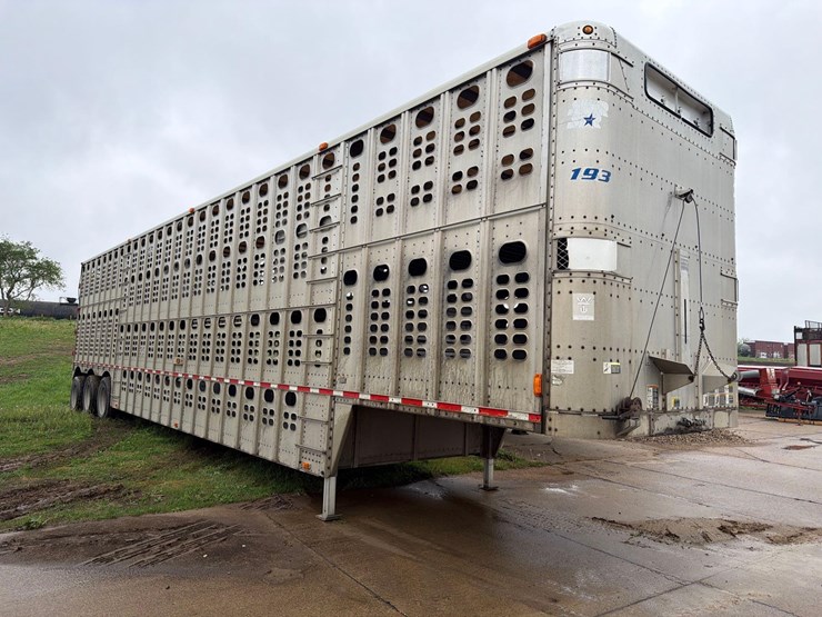 2001-wilson-livestock-trailer-image-2