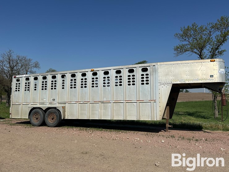 2004-wilson-livestock-trailer-image-3