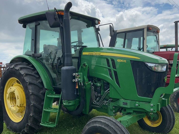 2015-john-deere-6120e-image-2