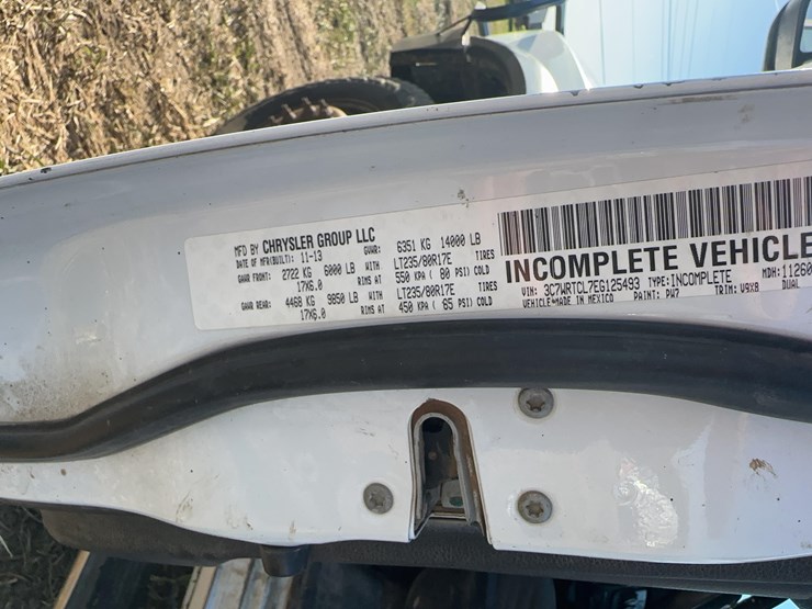 2014-dodge-3500-image-34