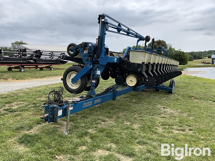 kinze-2600-image-1