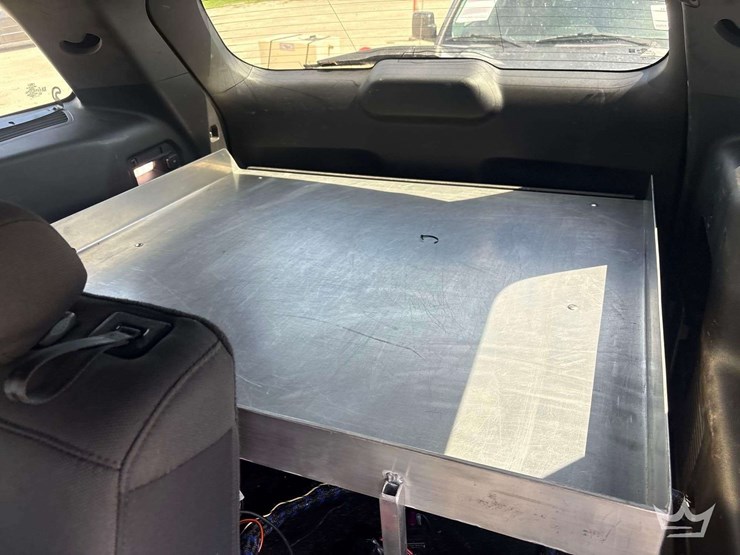 2020-ford-explorer-image-23