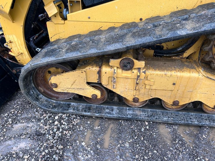 2022-caterpillar-259d3-image-18