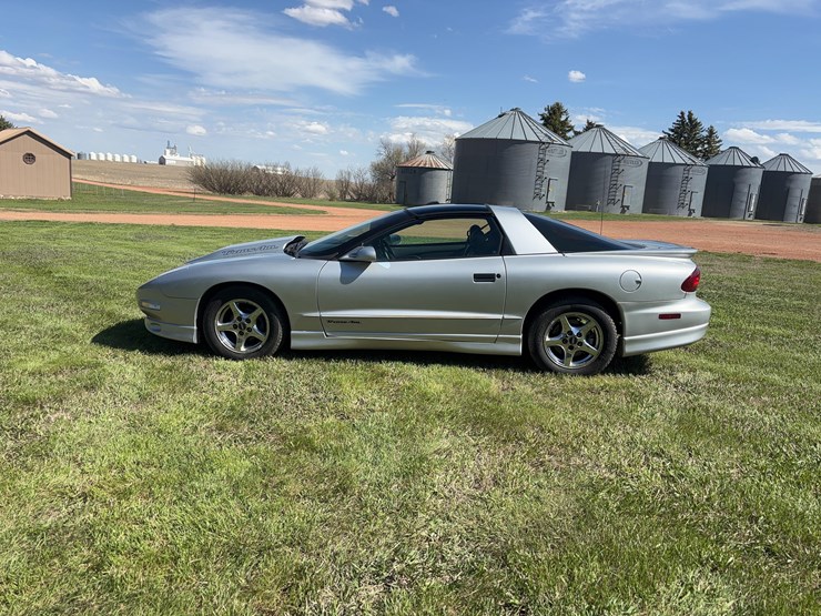 1997-pontiac-firebird-trans-am-coupe-image-8