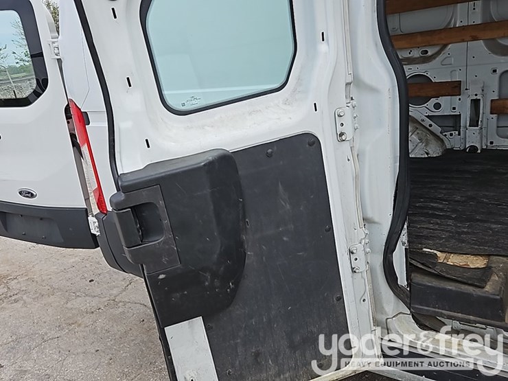 2015-ford-transit-image-19