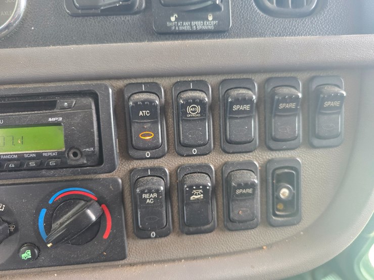 2013-peterbilt-388-image-64
