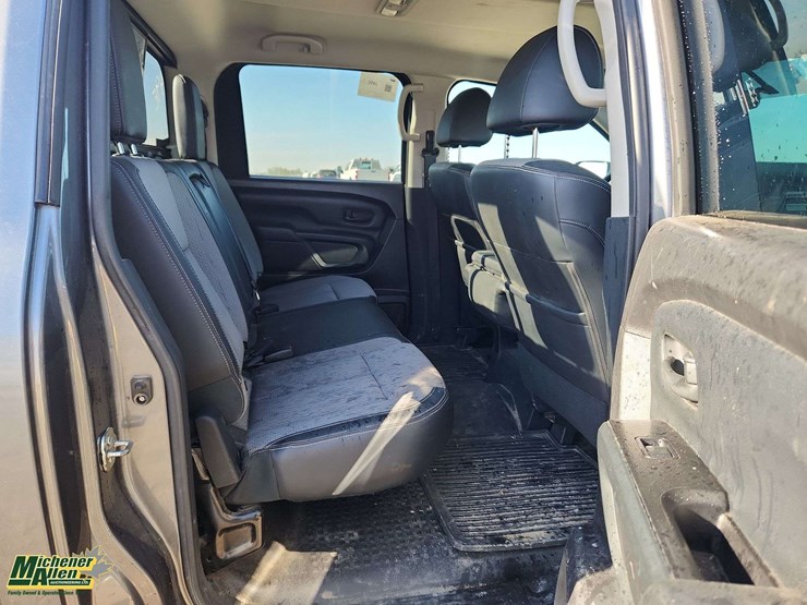 2017-nissan-titan-image-18