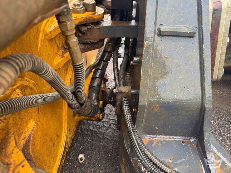 2021-deere-850l-wlt-image-36