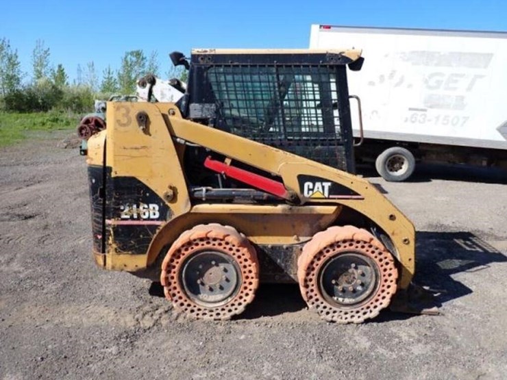 2006-caterpillar-216b-image-4