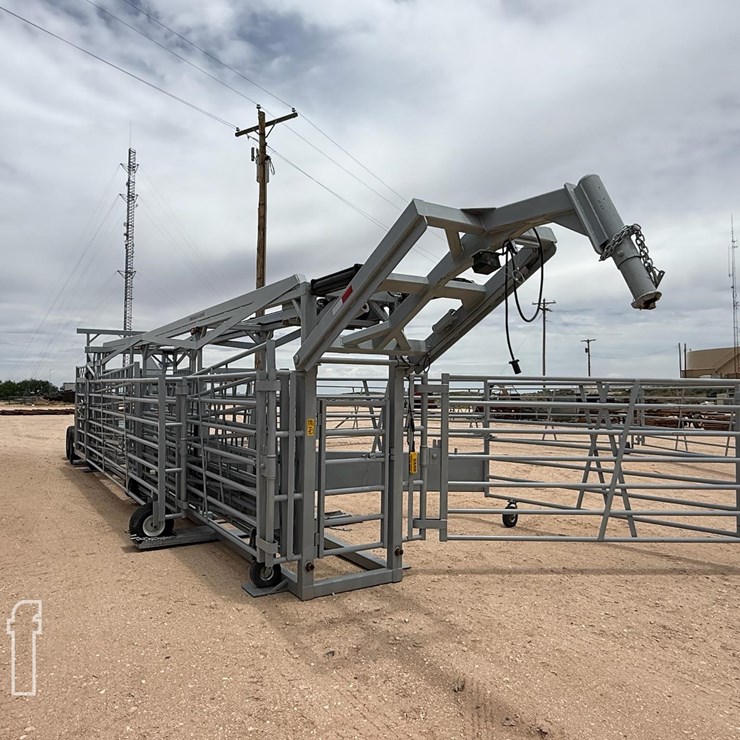 DIAMOND W PORTABLE CORRALS 5965