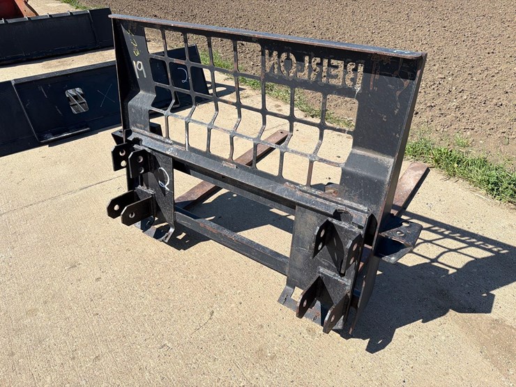 berlon-loader-mount-pallet-forks-image-3