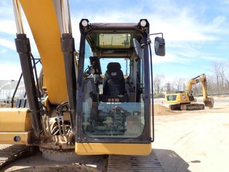 2021-caterpillar-323-image-17