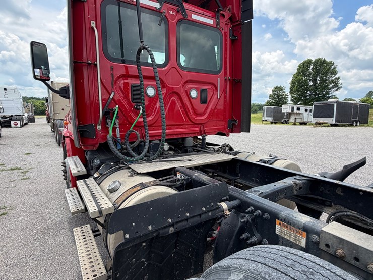 2016-freightliner-cascadia-113-image-20