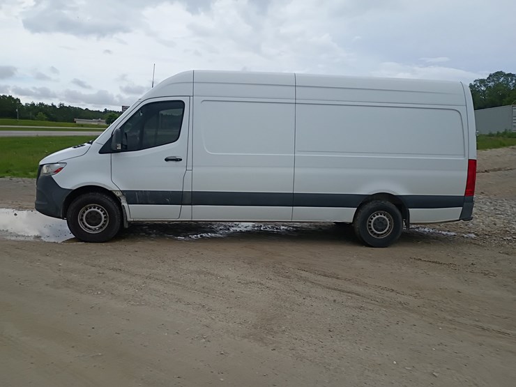 2019-mercedes-benz-sprinter-2500-image-3