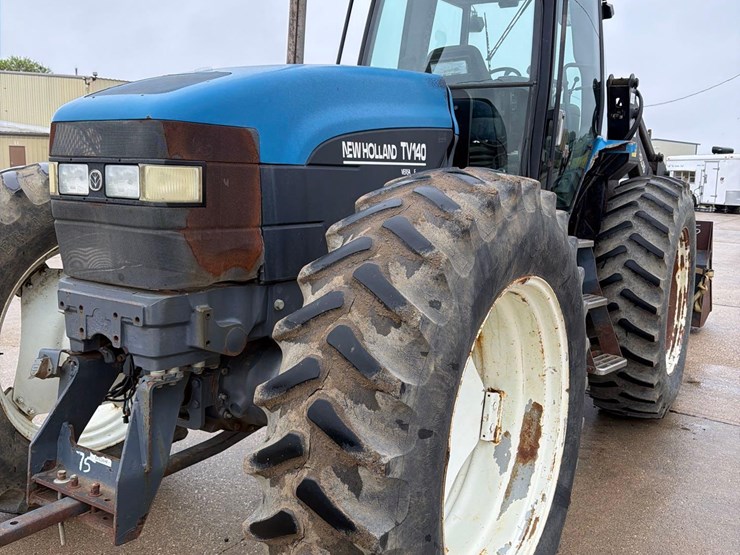 new-holland-tv140-image-27