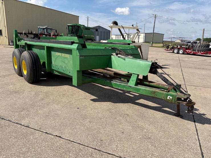 john-deere-785-image-1