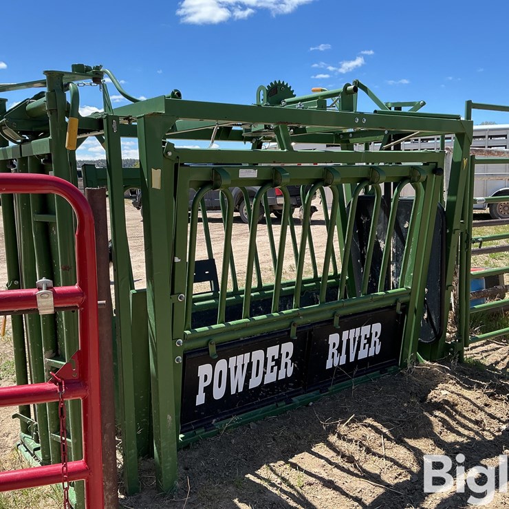 Powder River Working Chute w/ Palpation Cage