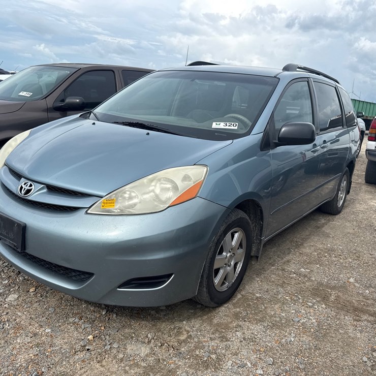 2009 TOYOTA SIENNA