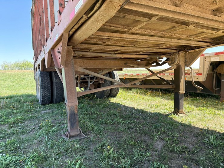 1976-bobc-30ft-live-bottom-semi-silage-trailer-image-22