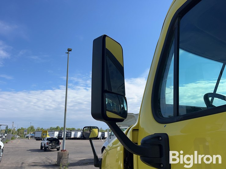 2016-freightliner-cascadia-125-image-13