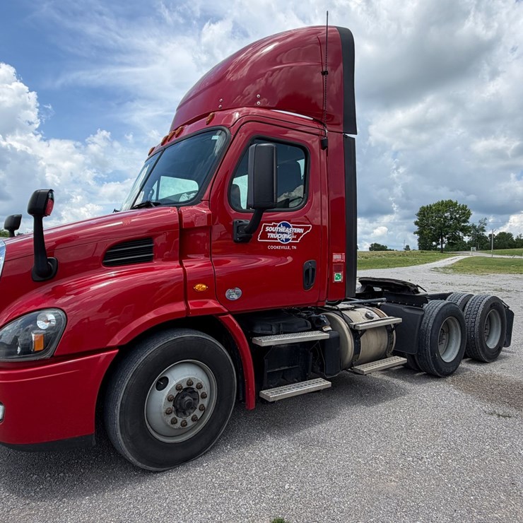 2016 FREIGHTLINER CASCADIA 113