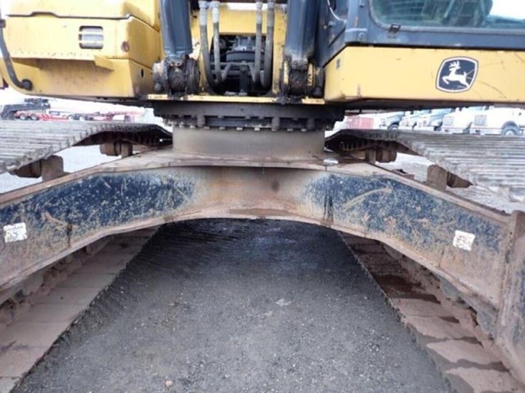 2010-deere-270d-lc-image-34