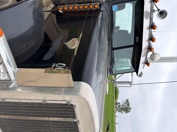 2000-peterbilt-379-image-22