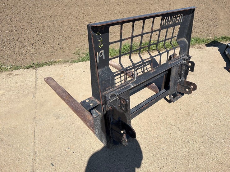 berlon-loader-mount-pallet-forks-image-4