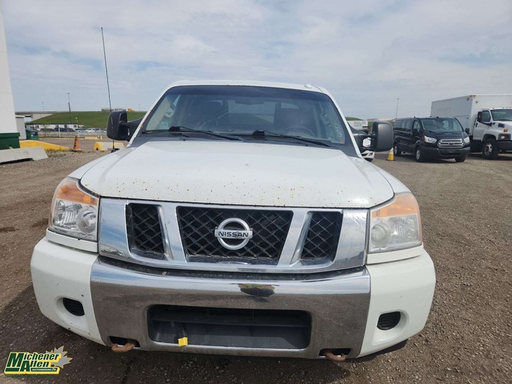 2013-nissan-titan-image-8