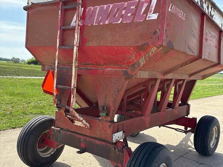 lundell-350-bushel-gravity-wagon-image-20