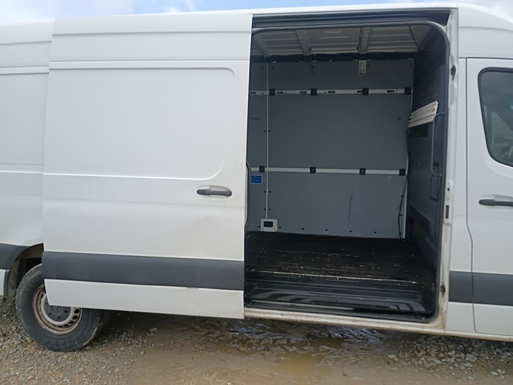 2019-mercedes-benz-sprinter-2500-image-60