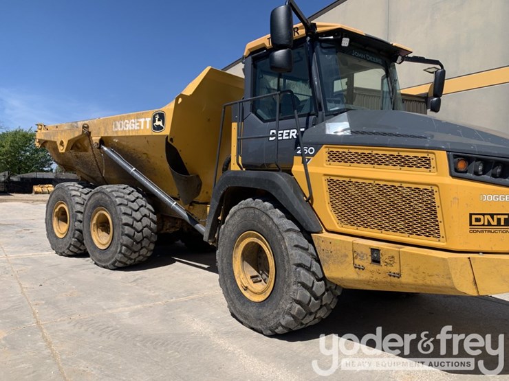 2023-deere-260e-image-2