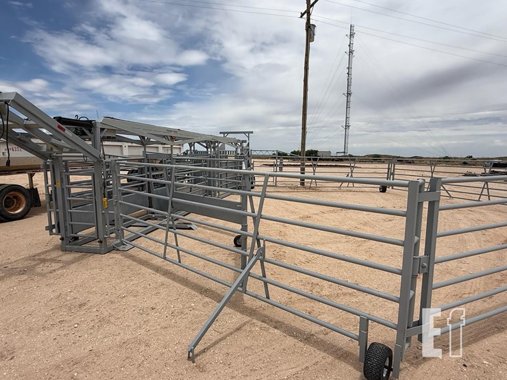 diamond-w-portable-corrals-5965-image-2