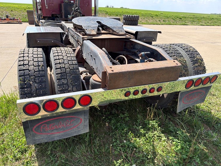 1981-peterbilt-359-image-7