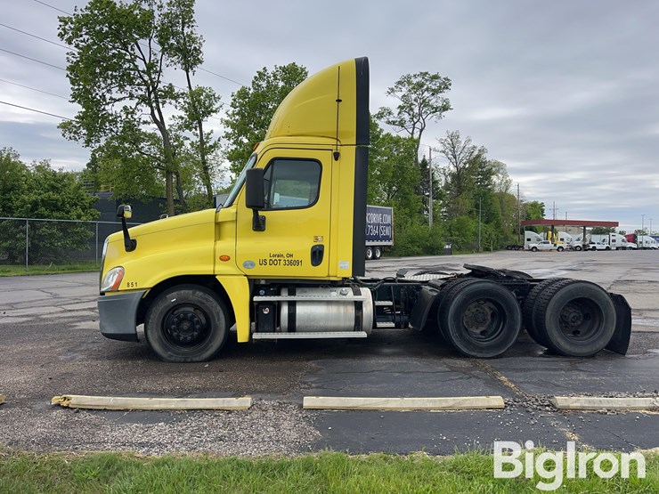 2016-freightliner-cascadia-125-image-8