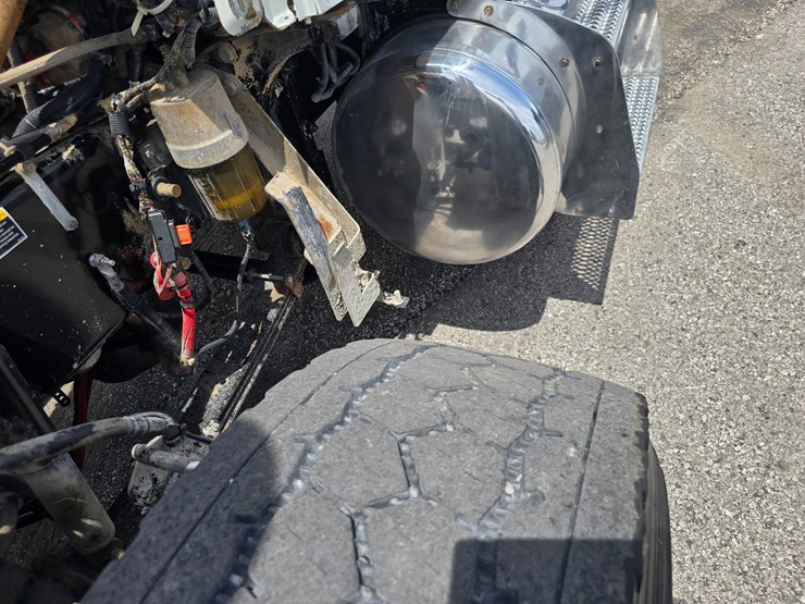 2014-peterbilt-365-image-51