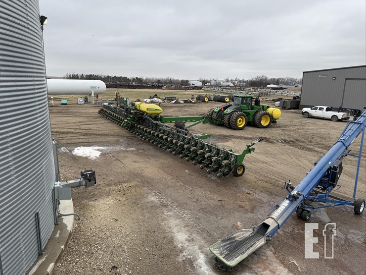 2023-john-deere-db90-image-15