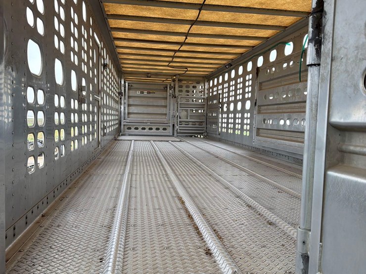 2001-wilson-livestock-trailer-image-41