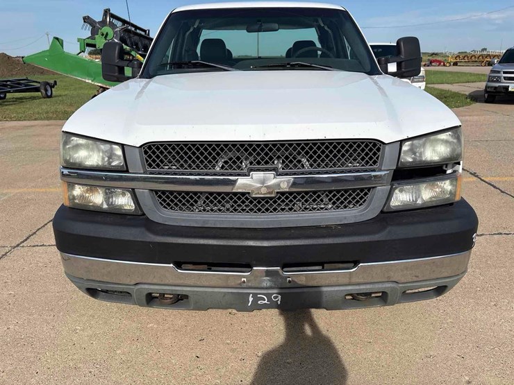 2004-chevrolet-2500hd-image-17