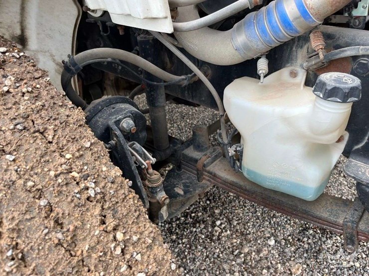 2015-freightliner-m2-106-image-33