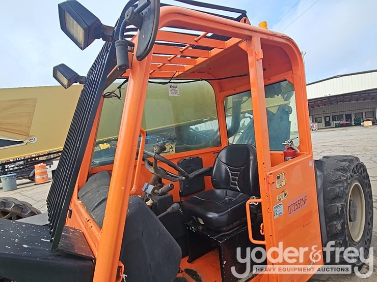 2016-jlg-g6-42a-image-25